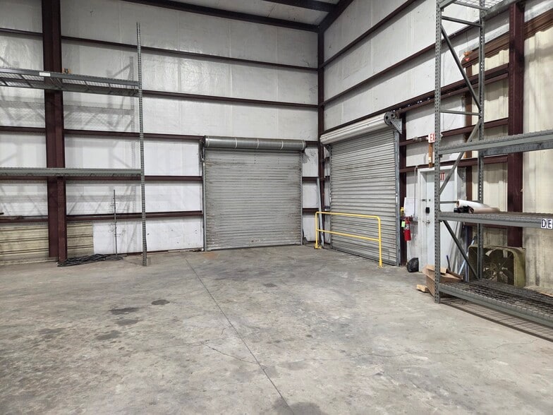 More Photos Of 3140 Lees Ln, Mobile Light Distribution For Sale