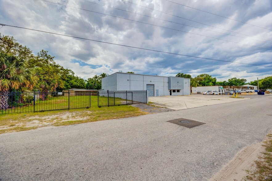 More Photos Of 1001 E Skagway Ave, Tampa Warehouse For Lease