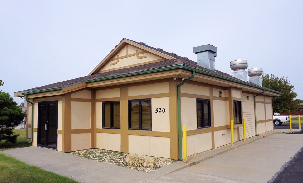 More Photos Of 520 S Ramsey Dr, Valley Center Freestanding For Sale