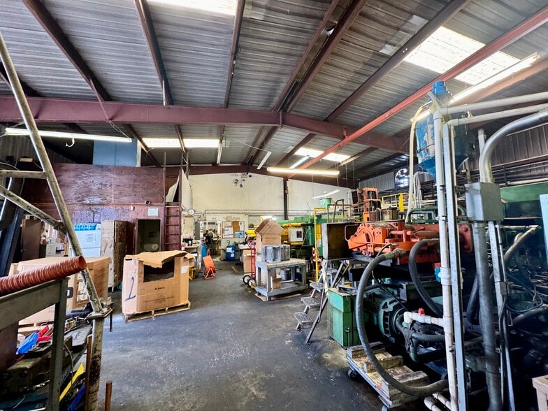 More Photos Of 565 Parque Dr, Ormond Beach Warehouse For Sale