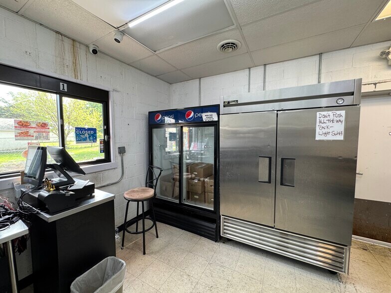 More Photos Of 411 E Fairground St, Marion Convenience Store For Sale