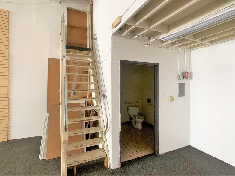 More Photos Of 1100-1106 S Los Angeles St, Los Angeles General Retail For Sale