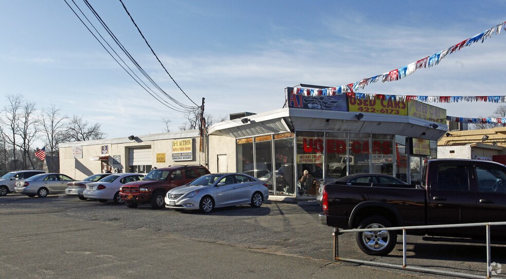 Primary Photo Of 110 Sunrise Hwy, West Islip Showroom For Lease