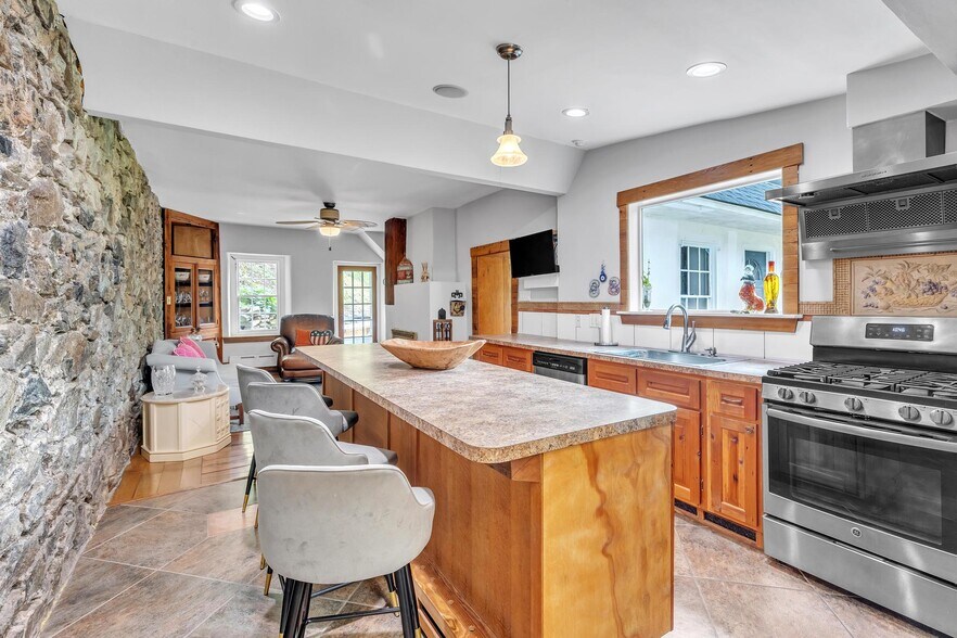 More Photos Of 277 W Baltimore Pike, Media Office For Sale