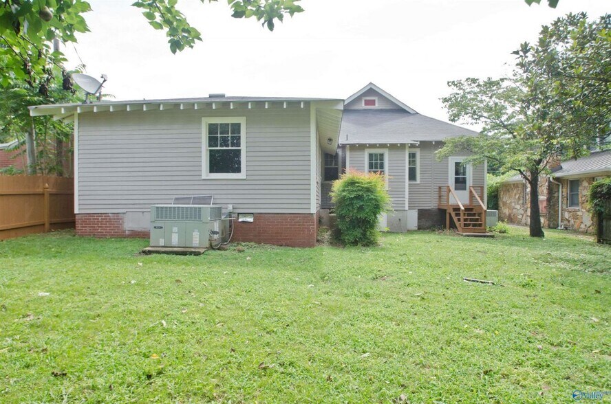 More Photos Of 106 S Houston St, Athens Office For Sale