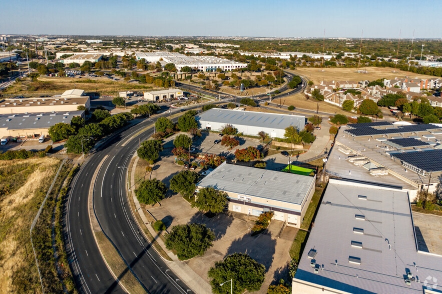 More Photos Of 9201 Metric Blvd, Austin Warehouse For Lease