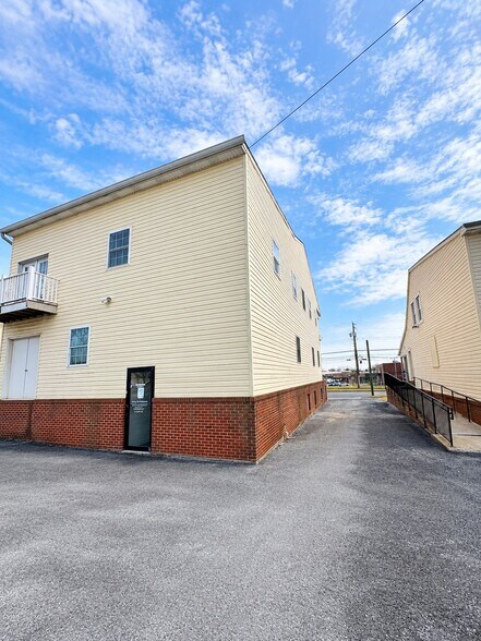 More Photos Of 7544 Holabird Ave, Dundalk Office For Sale
