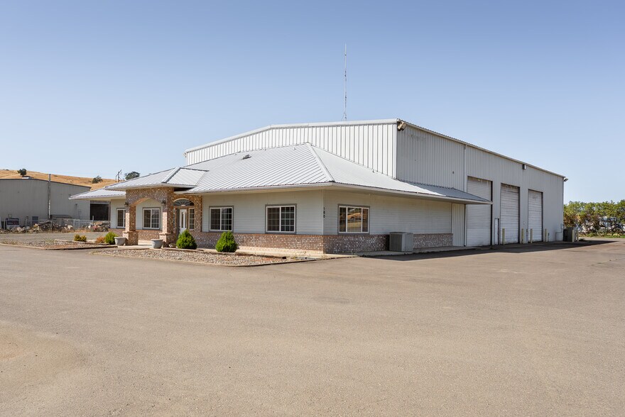 More Photos Of 180 Weyerhaeuser Dr N, Roseburg Warehouse For Sale