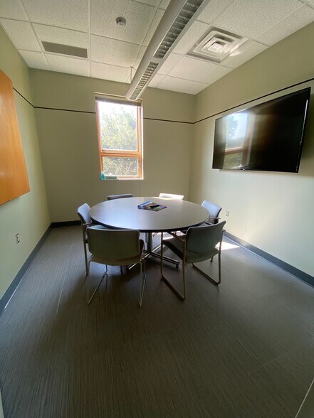 More Photos Of 340 W State St, Athens Flex For Lease