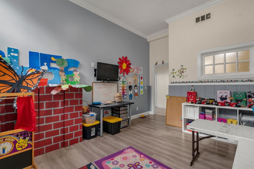 More Photos Of 1100 S Lorena St, Los Angeles Religious Facility For Sale