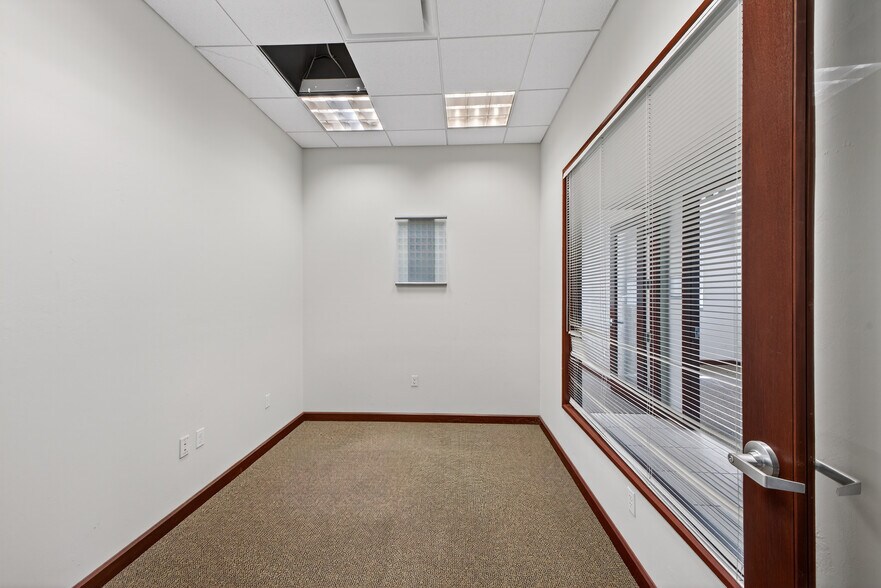 More Photos Of 18031 S Tamiami Trl, Fort Myers Bank For Lease