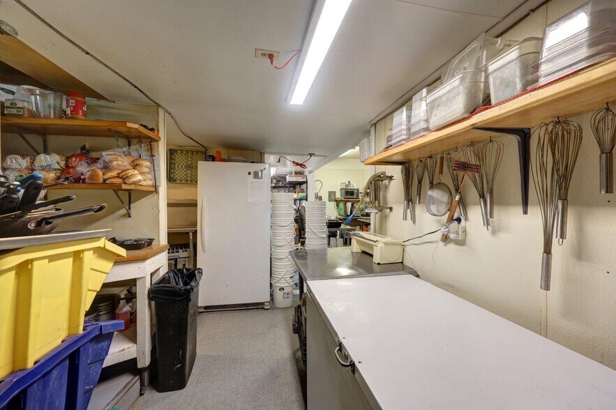 More Photos Of 996 Pacific Dr, Hammond Restaurant For Sale