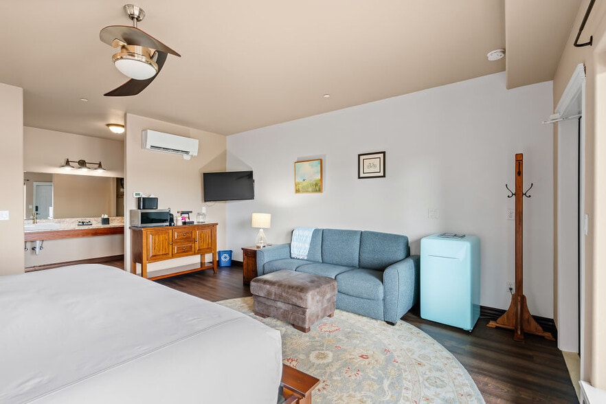 More Photos Of 701 Fountain Blvd, Zillah Hotel For Sale
