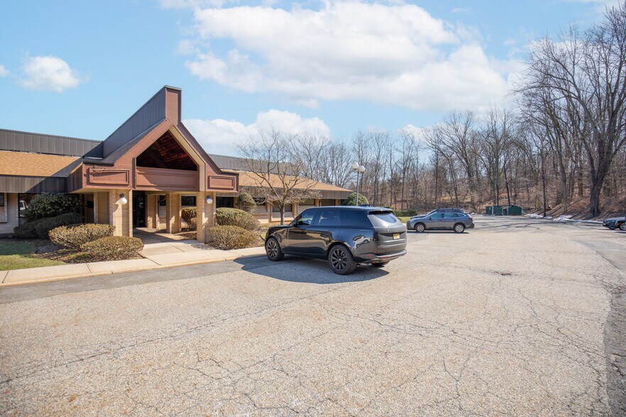 More Photos Of 9 Post Rd, Oakland Medical For Lease