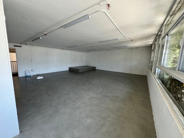 More Photos Of 8011-8013 Melrose Ave, Los Angeles Storefront For Lease