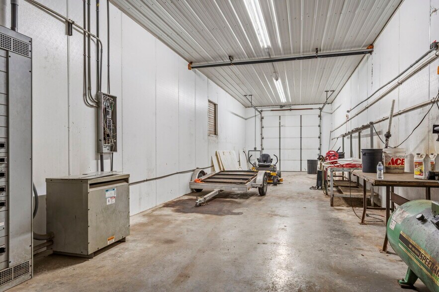 More Photos Of 306 SE Highway AA, Clinton Industrial For Sale