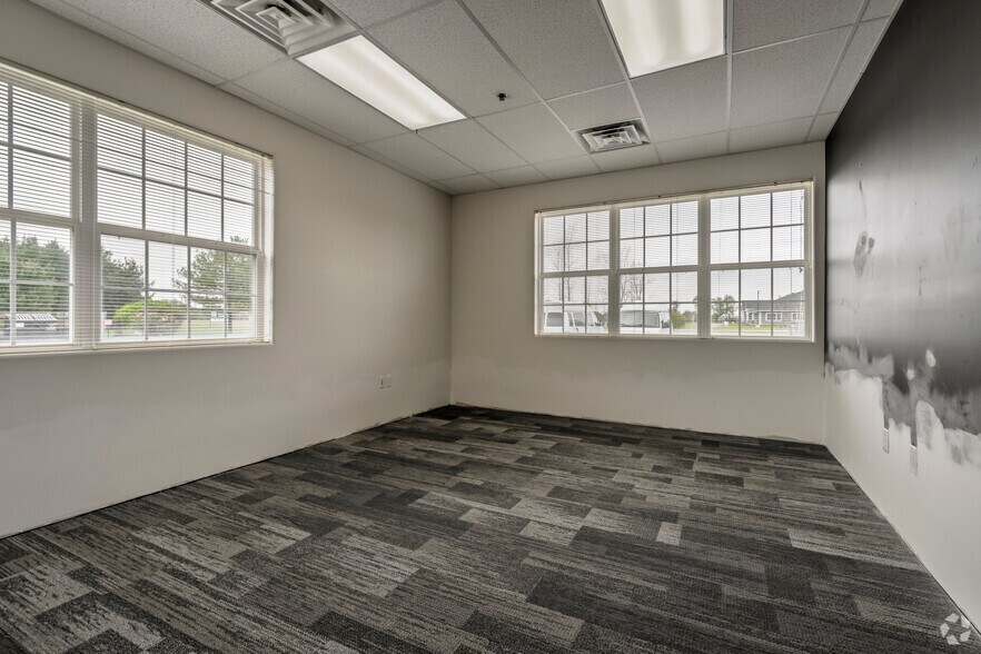 More Photos Of 8161 Executive Ct, Lansing Medical For Lease