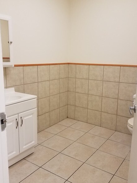 More Photos Of 1260-1268 River St, Hyde Park Storefront For Lease