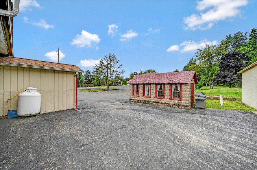 More Photos Of 149 Bond Ln, Brodheadsville Office Residential For Sale