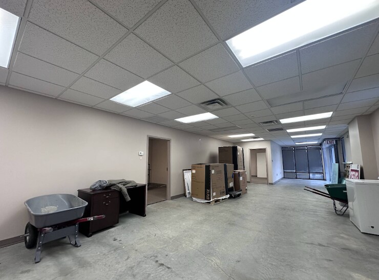 More Photos Of 2400 S Main St, Corbin Flex For Sale