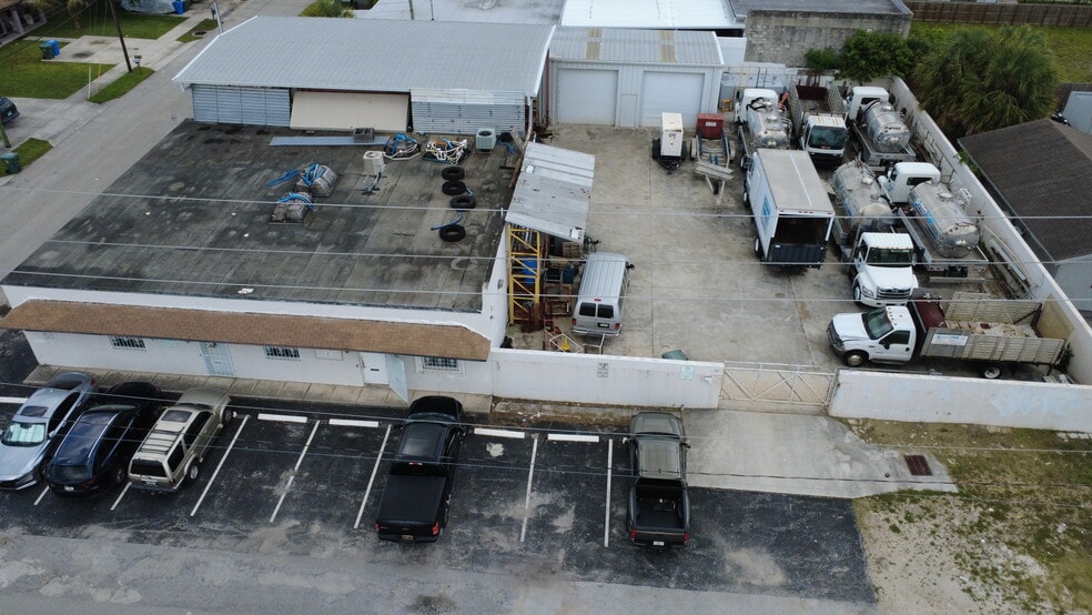 Primary Photo Of 3160 NE 3rd Ave, Oakland Park Warehouse For Lease