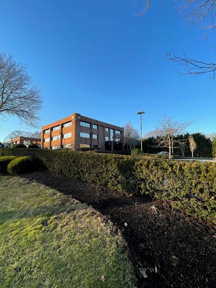 More Photos Of 207 Quaker Ln, West Warwick Office For Lease