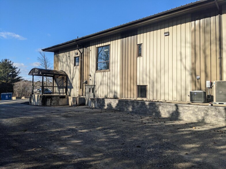 More Photos Of 200 Turnpike Rd, Southborough Research And Development For Lease