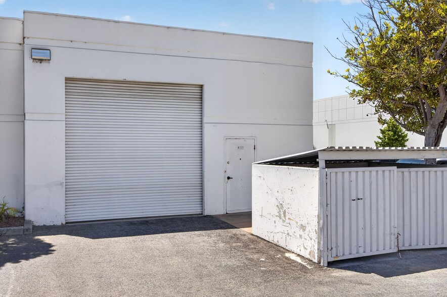 More Photos Of 6085 King Dr, Ventura Manufacturing For Sale
