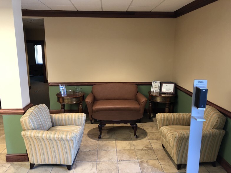 More Photos Of 433 E Commonwealth Blvd, Martinsville Medical For Lease