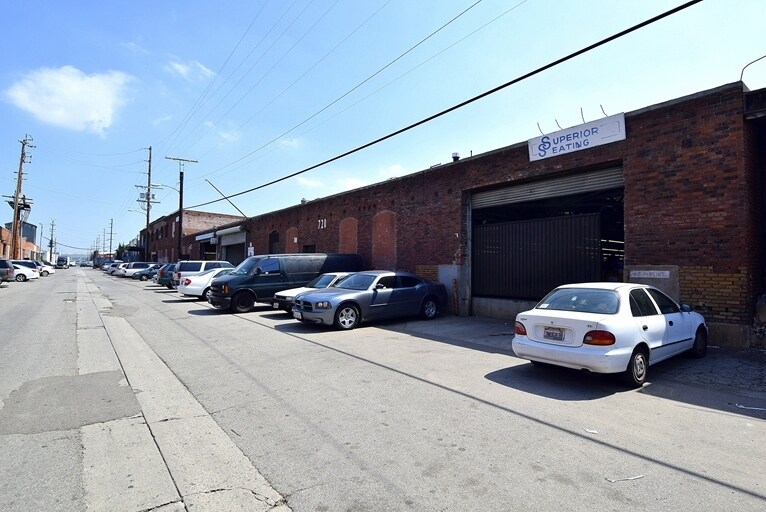 More Photos Of 710-734 E 62nd St, Los Angeles Warehouse For Lease