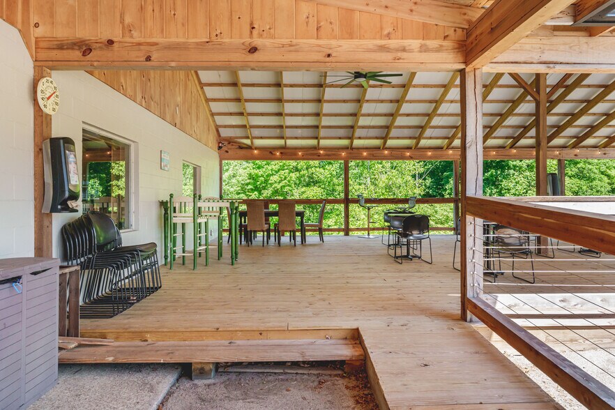 More Photos Of 112 Wilderness Rd, Mammoth Cave General Retail For Sale