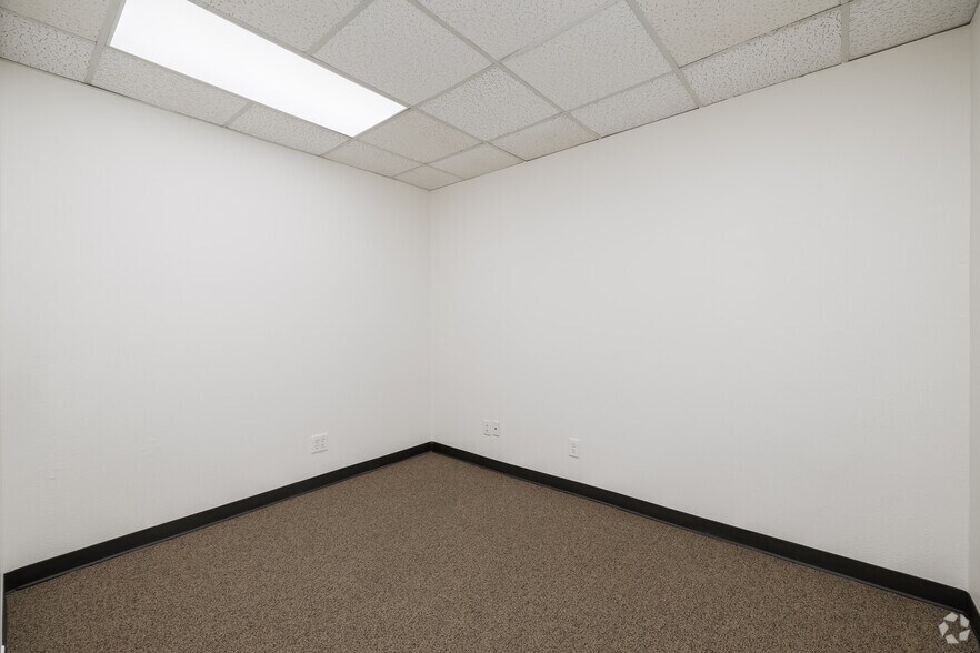 More Photos Of 7710 Balboa Ave, San Diego Office For Lease