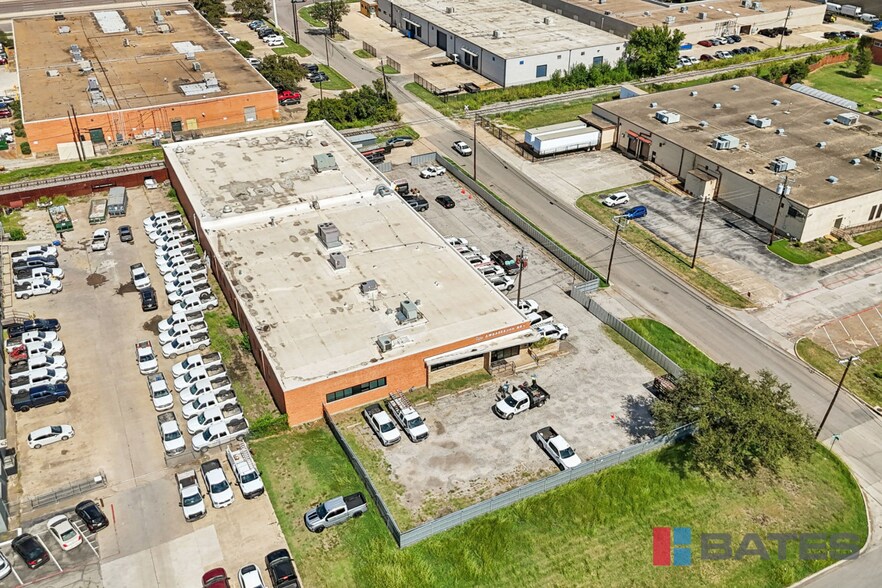 More Photos Of 8900 Ambassador Row, Dallas Distribution For Sale