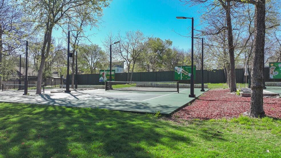 More Photos Of 2715 Manor Rd, Austin Land For Lease