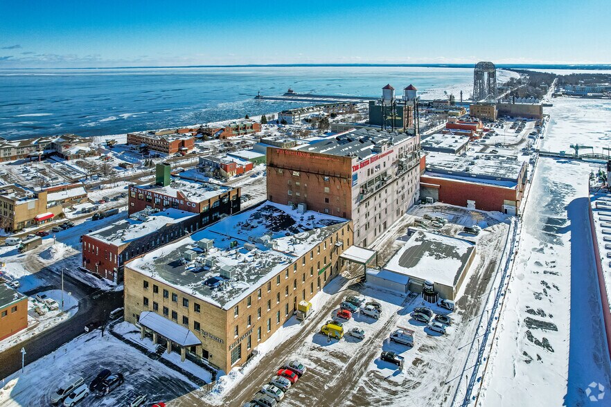 More Photos Of 325 S Lake Ave, Duluth Hotel For Lease