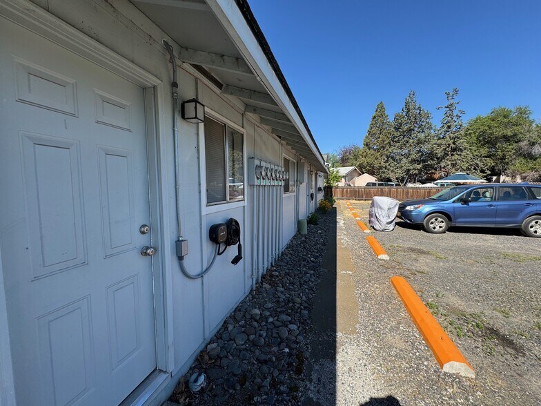 More Photos Of 2125 SW Xero Ln, Redmond Apartments For Sale