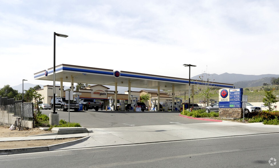 Primary Photo Of 8765 Dos Lagos Dr, Corona Service Station For Sale