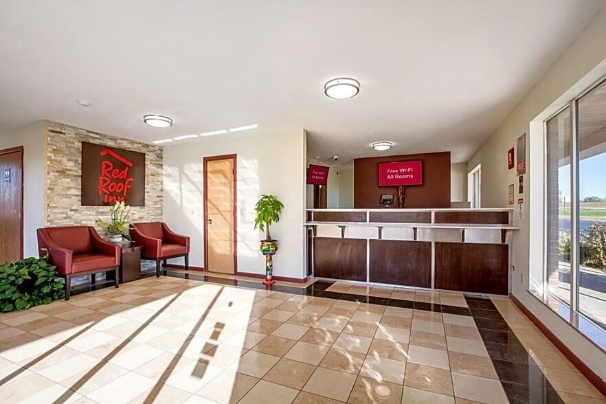 More Photos Of 1800 S Old Decker Rd, Vincennes Hotel For Sale