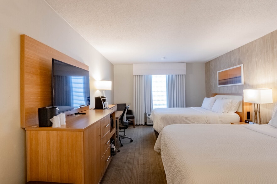 More Photos Of 600 Interstate 30, Little Rock Hotel For Sale