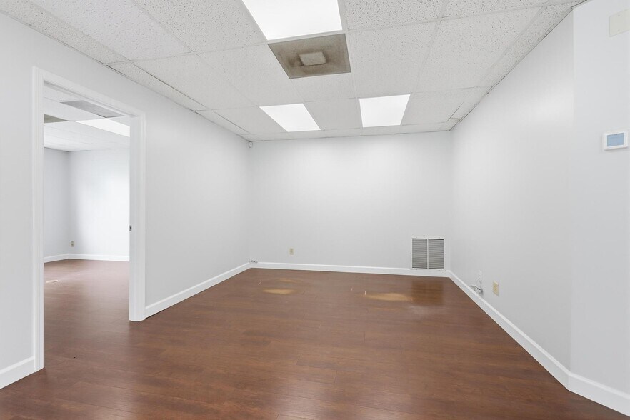 More Photos Of 623 Pleasant St, Lake Helen Flex For Lease
