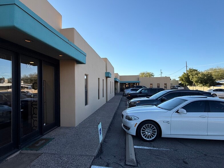 More Photos Of 2101 N Country Club Rd, Tucson Office For Lease
