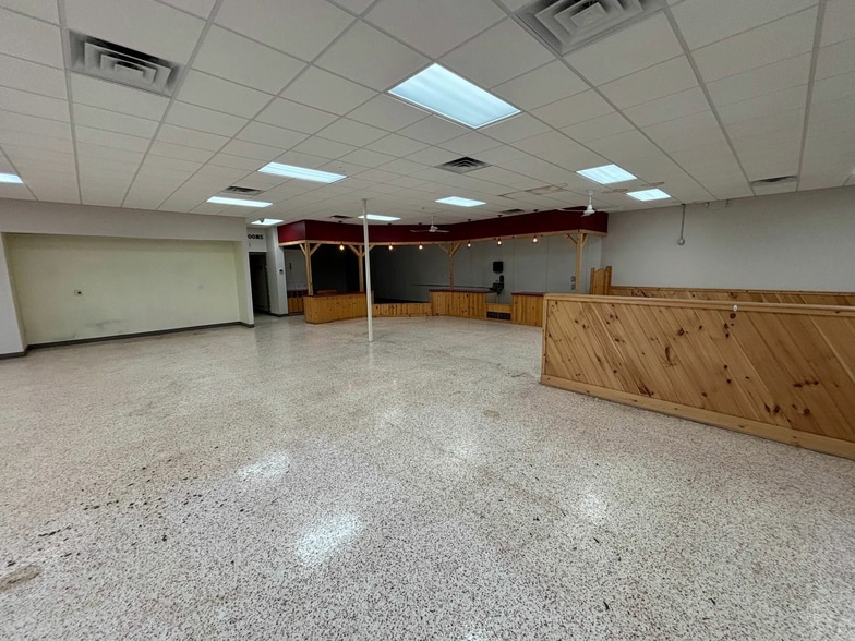 More Photos Of 3915-3919 Grape Rd, Mishawaka Freestanding For Lease