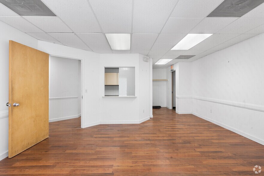 More Photos Of 2900 Main St, Stratford Medical For Sale