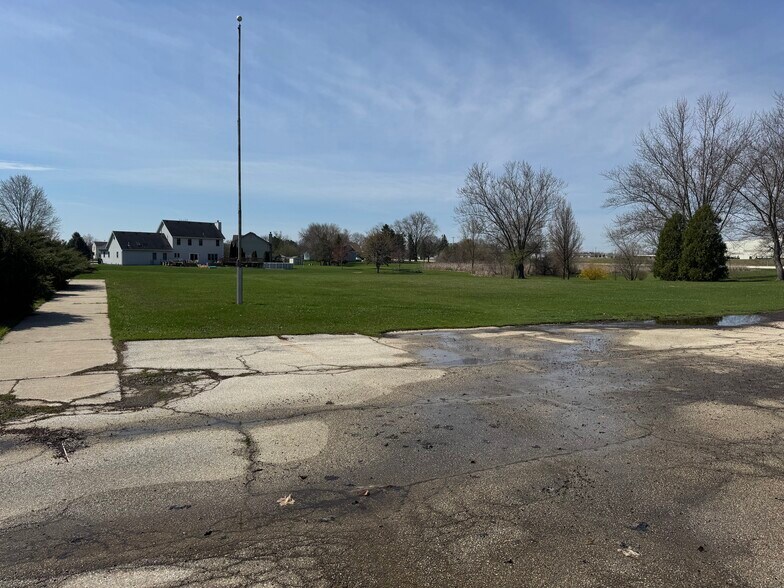 More Photos Of 2525 Oakwood Rd, Oak Creek Schools For Sale