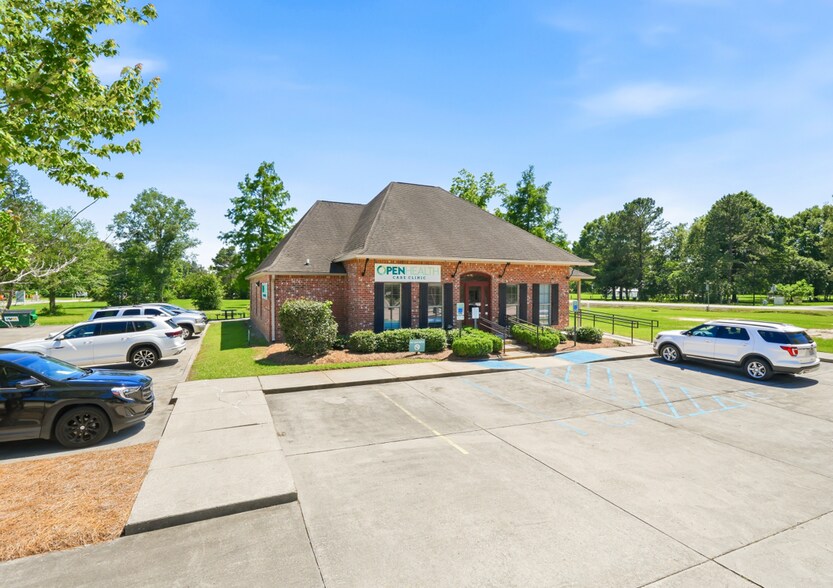 Primary Photo Of 30789 Range Ave, Denham Springs Medical For Sale