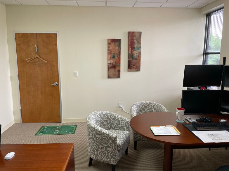 More Photos Of 1880 W Oak Pky, Marietta Office For Sale