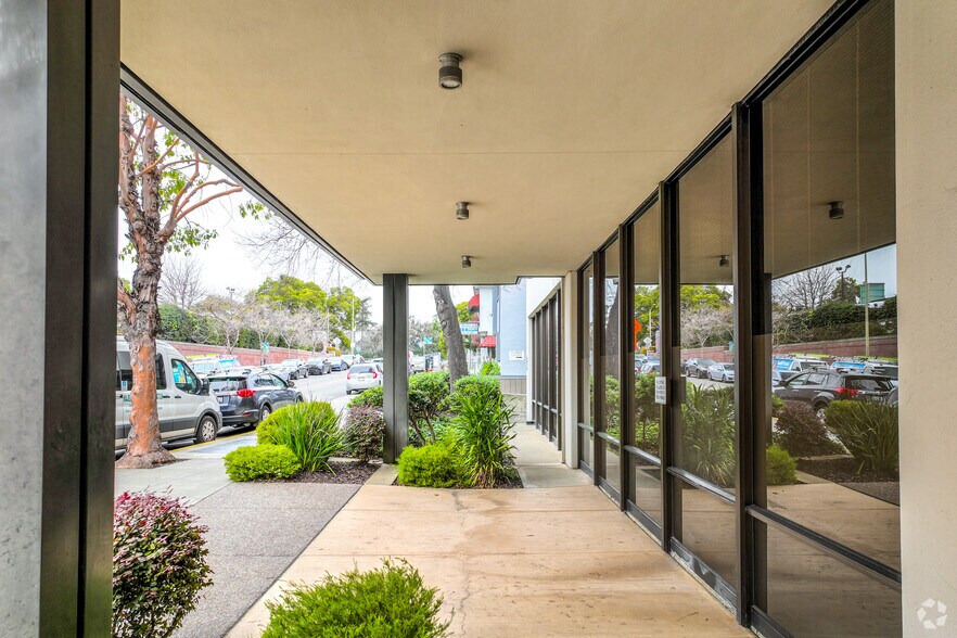 More Photos Of 3300 Webster St, Oakland Medical For Lease