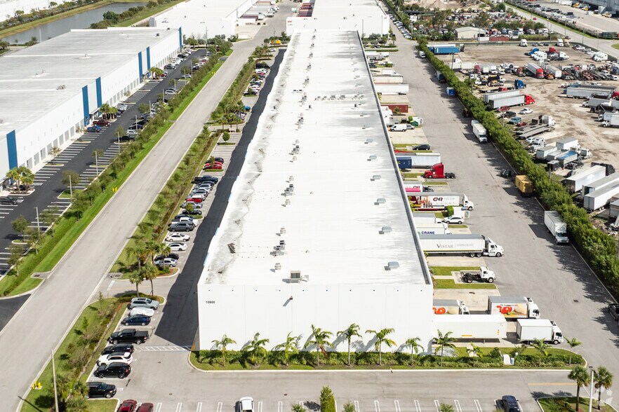 More Photos Of 10900 NW 146th St, Hialeah Gardens Warehouse For Lease