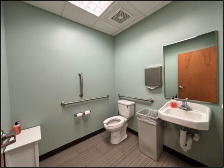 More Photos Of 105-107 Winston Dr, Marshall Medical For Sale