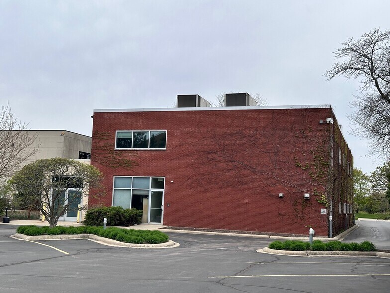 More Photos Of 105 Schelter Rd, Lincolnshire Office For Sale